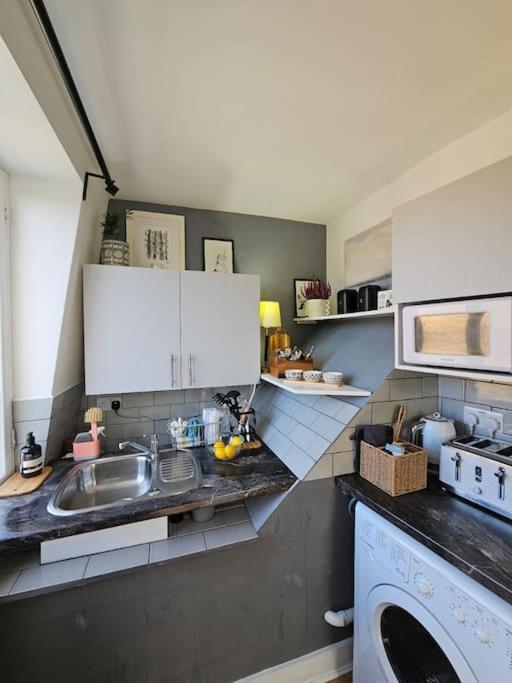 Cosy And Quiet One Bedroom Thames Flat Londen