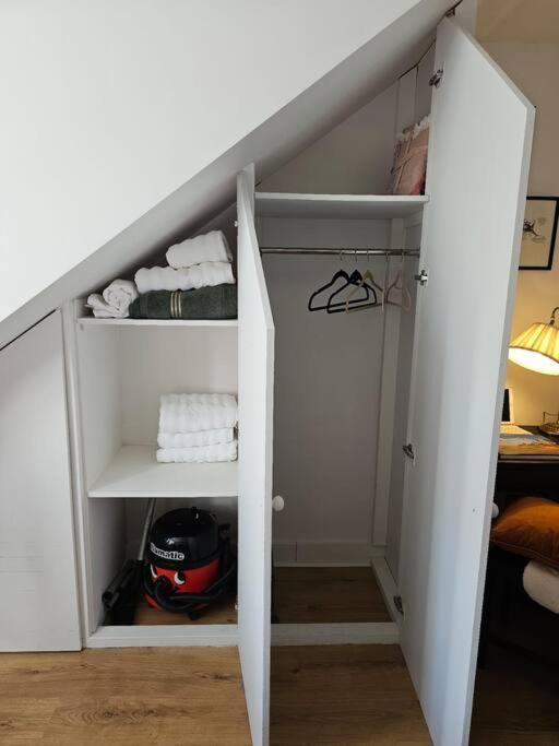 Cosy And Quiet One Bedroom Thames Flat * Londres