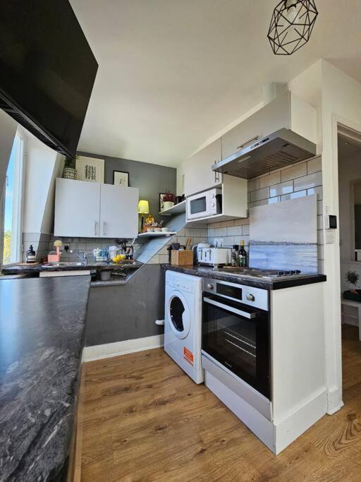 Cosy And Quiet One Bedroom Thames Flat Londen