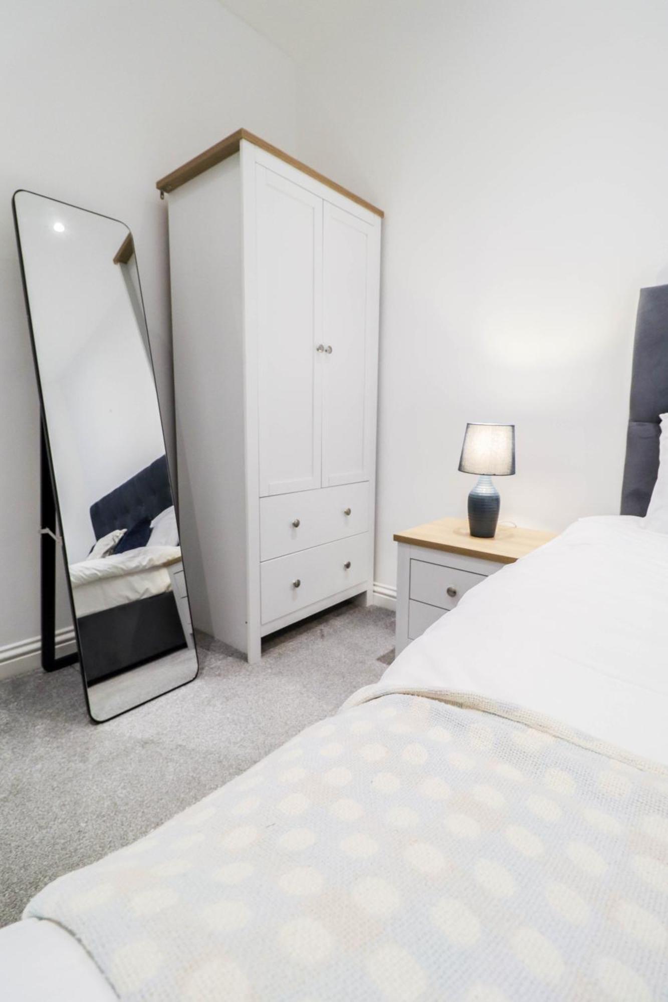 Stylish 1 Bedroom In Apartment *