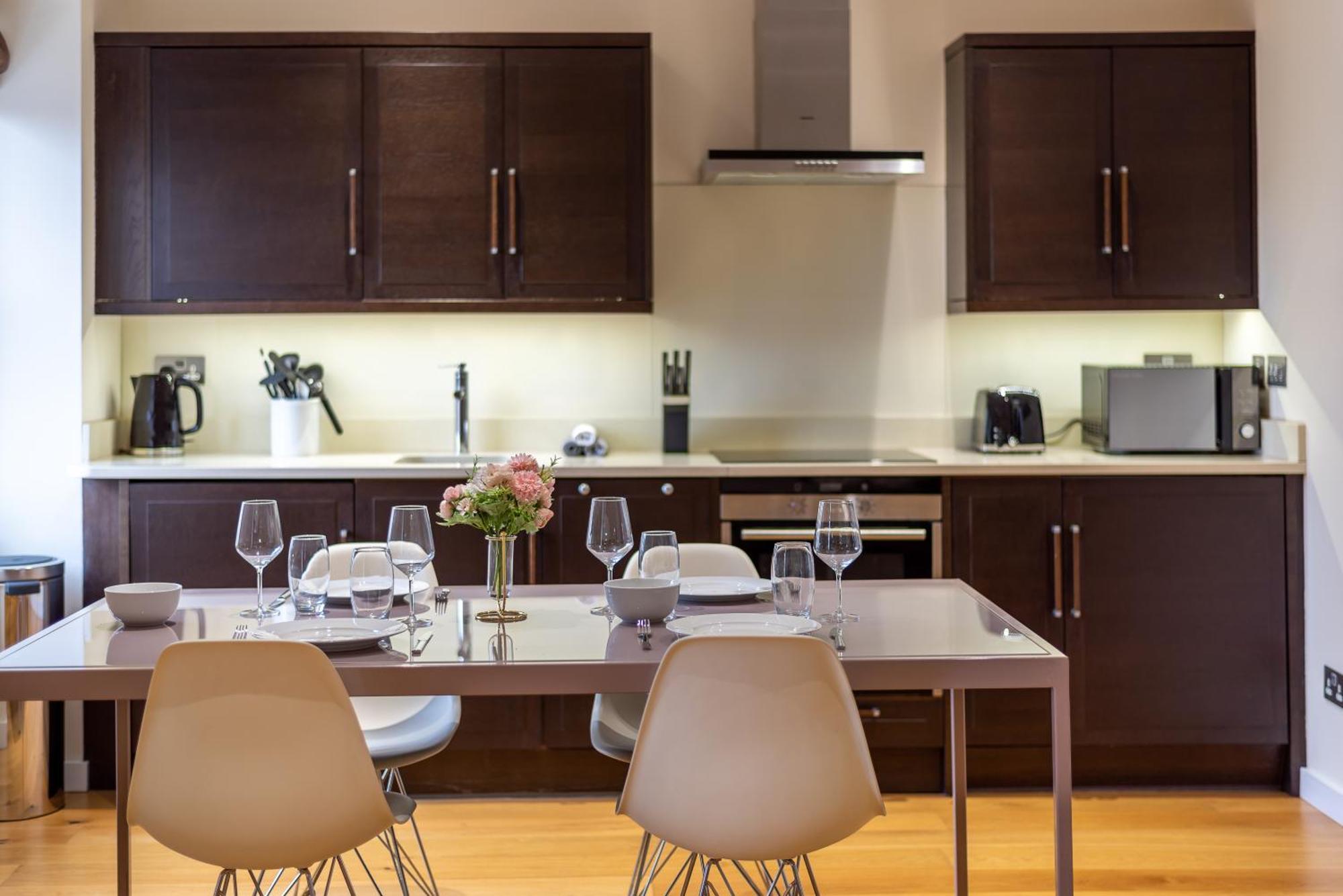Moments From Hyde Park & Notting Hill With Free Luggage Storage And Washing Machine * Londen