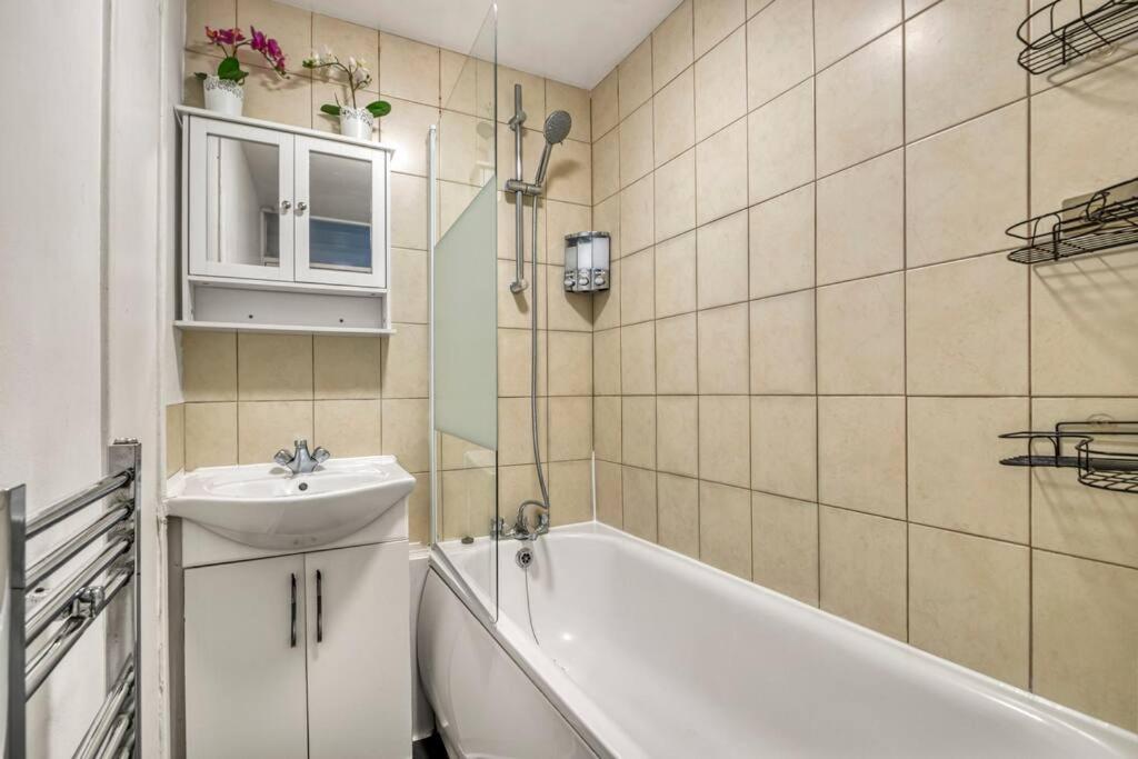 Peaceful 2-bed South Bank Londres