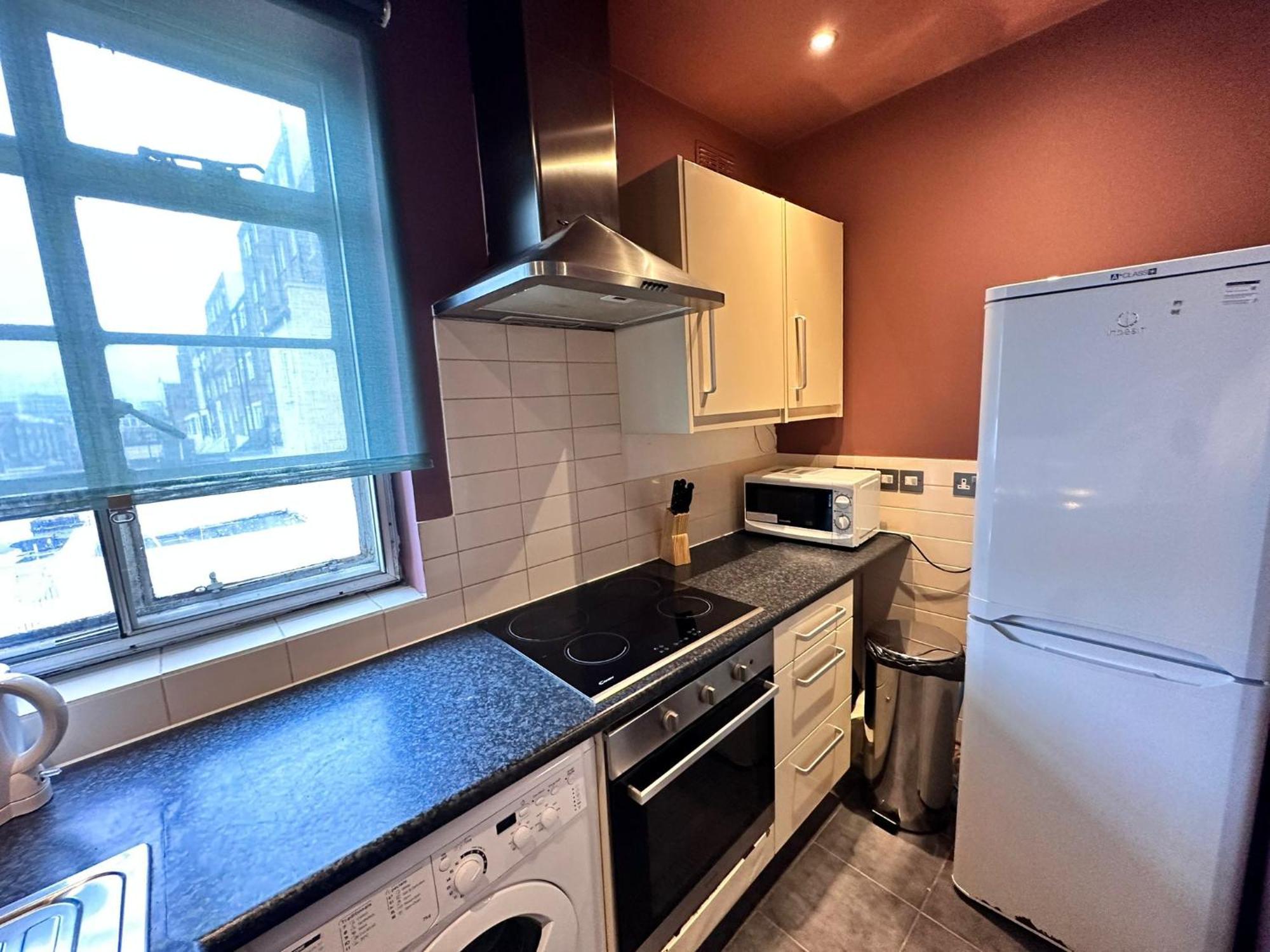 Paddington Station - 2-bedrooms, 2-baths And Living - Posh In Appartement