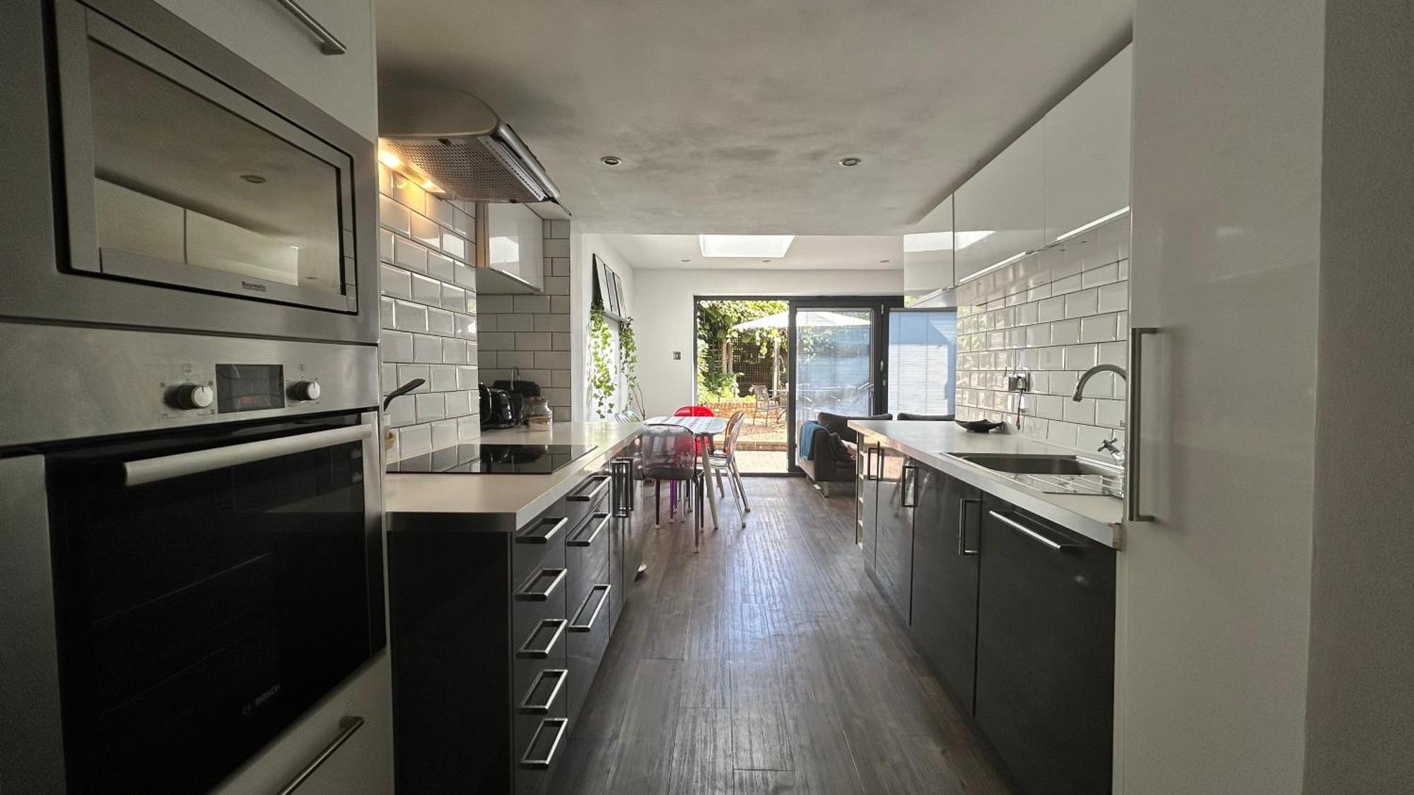 2 Bedrooms With Private Garden Walking Distance To Underground Ideal For Families London