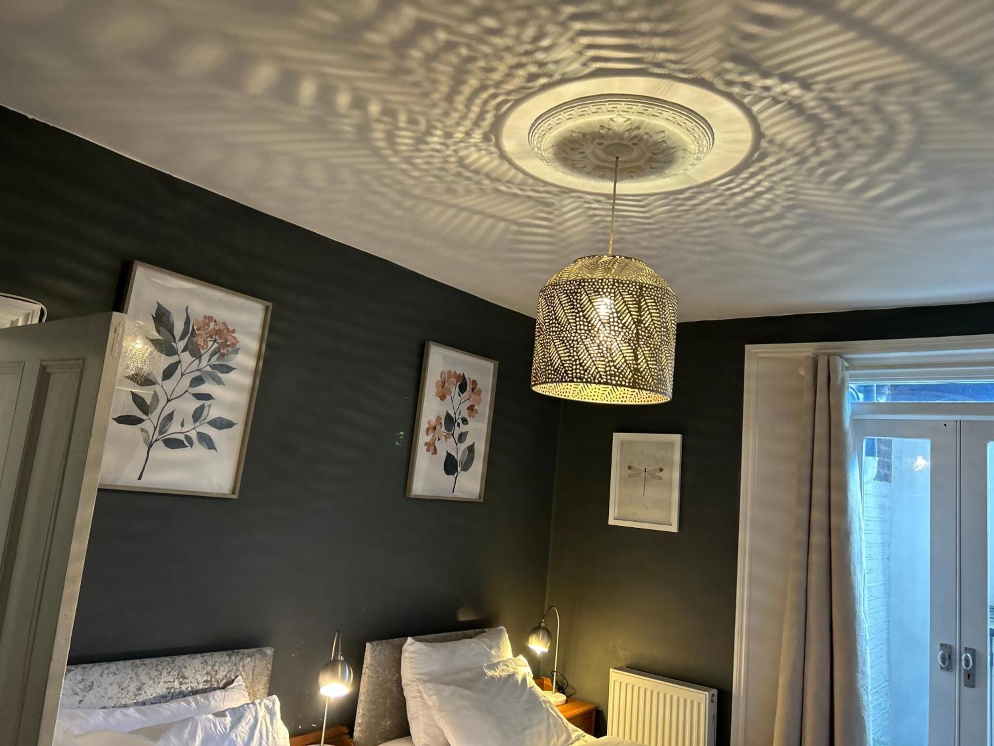 2 Bedrooms With Private Garden Walking Distance To Underground Ideal For Families Apartment London
