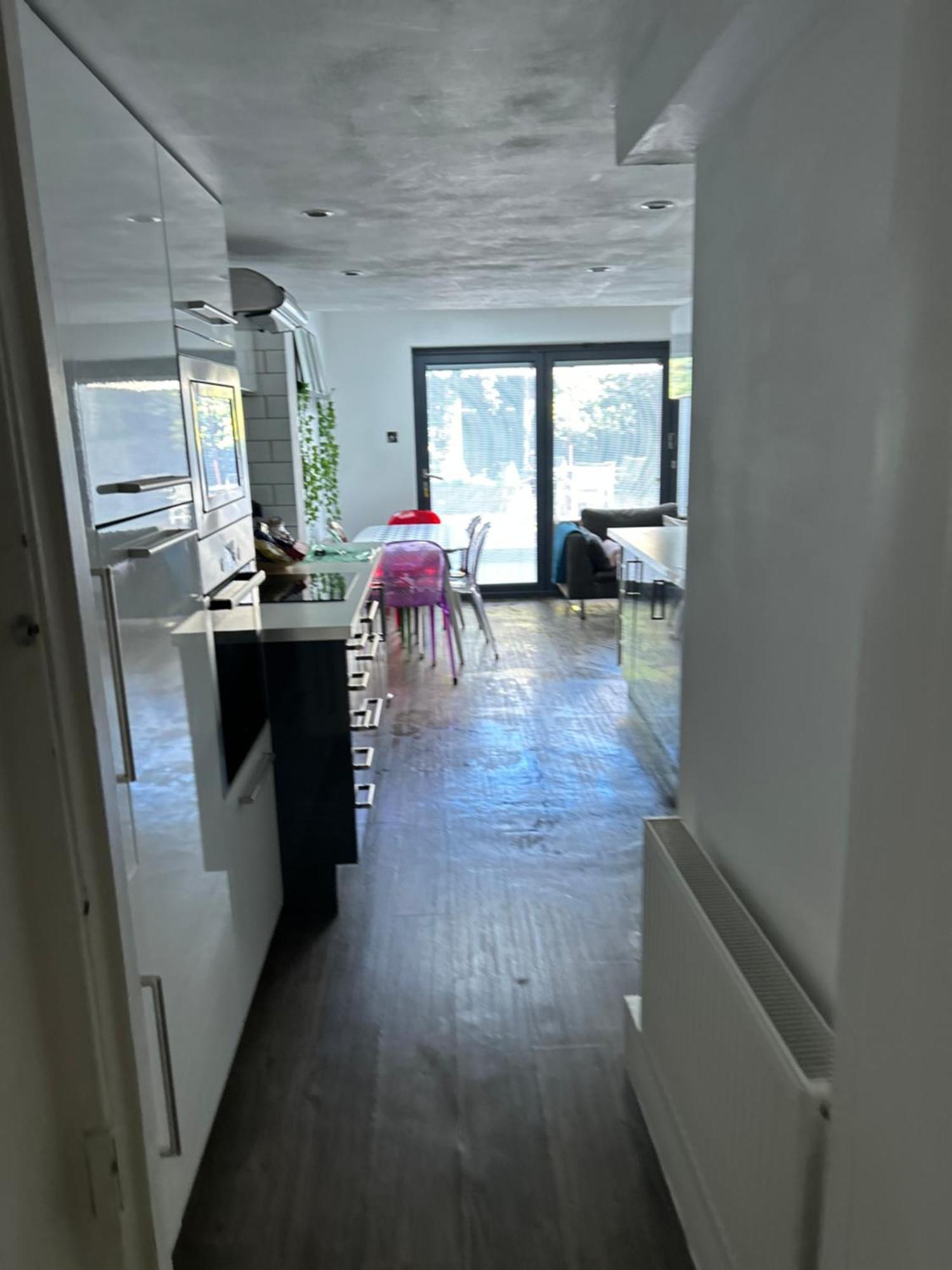 2 Bedrooms With Private Garden Walking Distance To Underground Ideal For Families Apartment *
