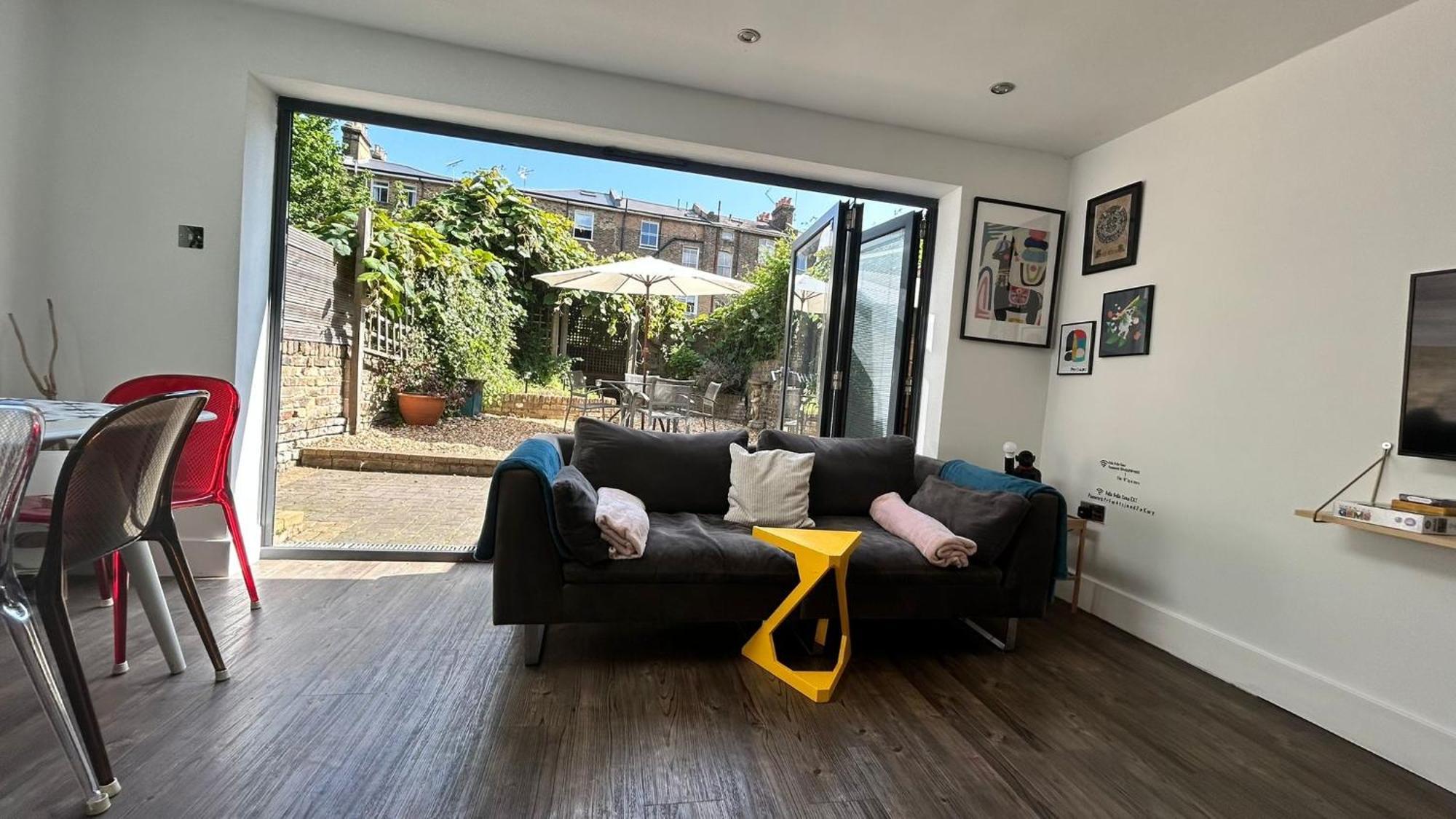 2 Bedrooms With Private Garden Walking Distance To Underground Ideal For Families Apartment