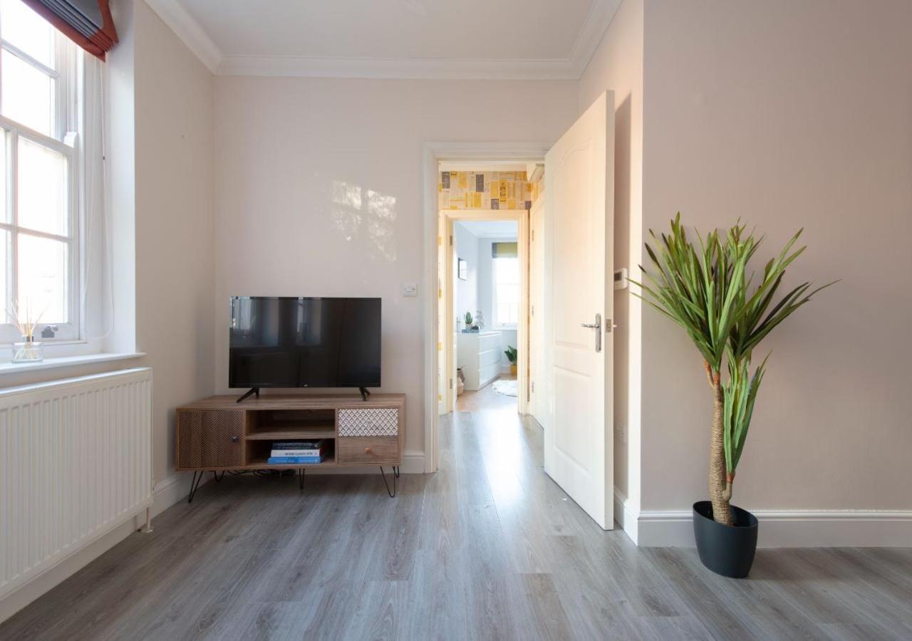 Welcoming And Radiant - One Bedroom In The Heart Of South Appartement