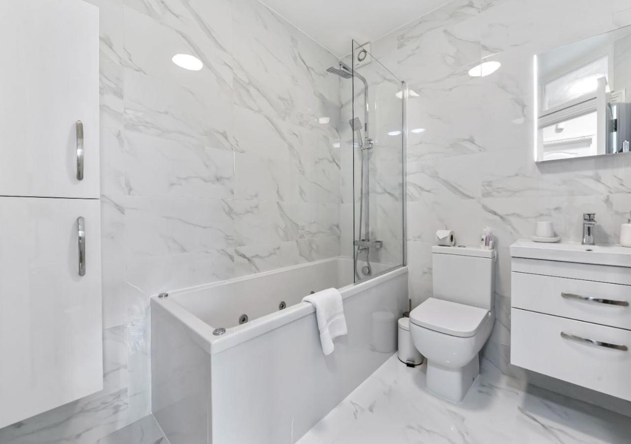 Charm: Stylish & Comfy 2br Flat In *