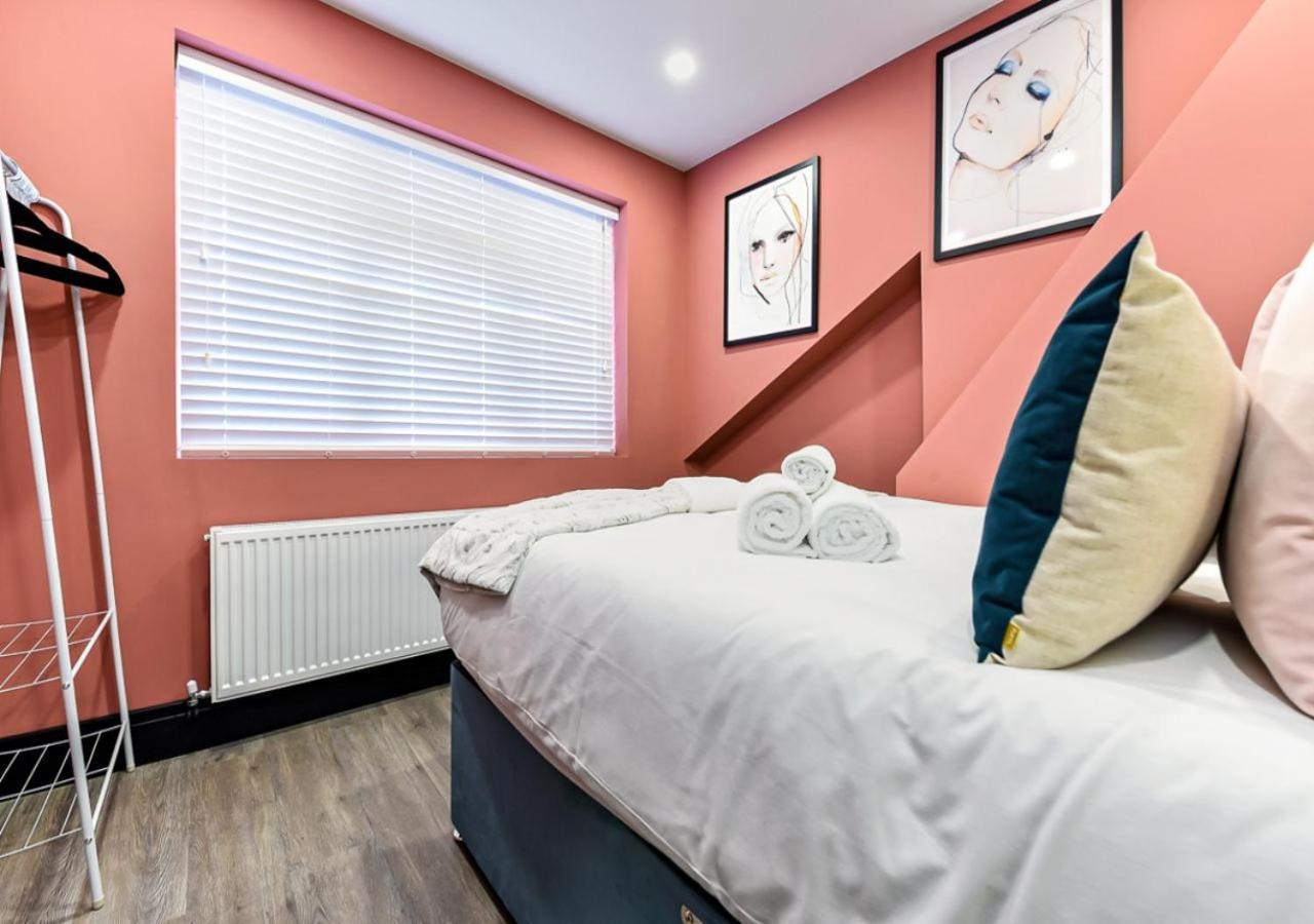 Bright & Colourful House - For A Large Groups Londres