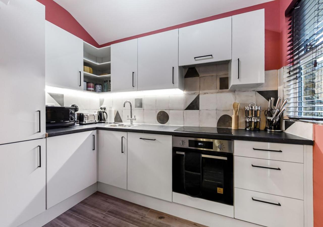 Bright & Colourful House - For A Large Groups Londres