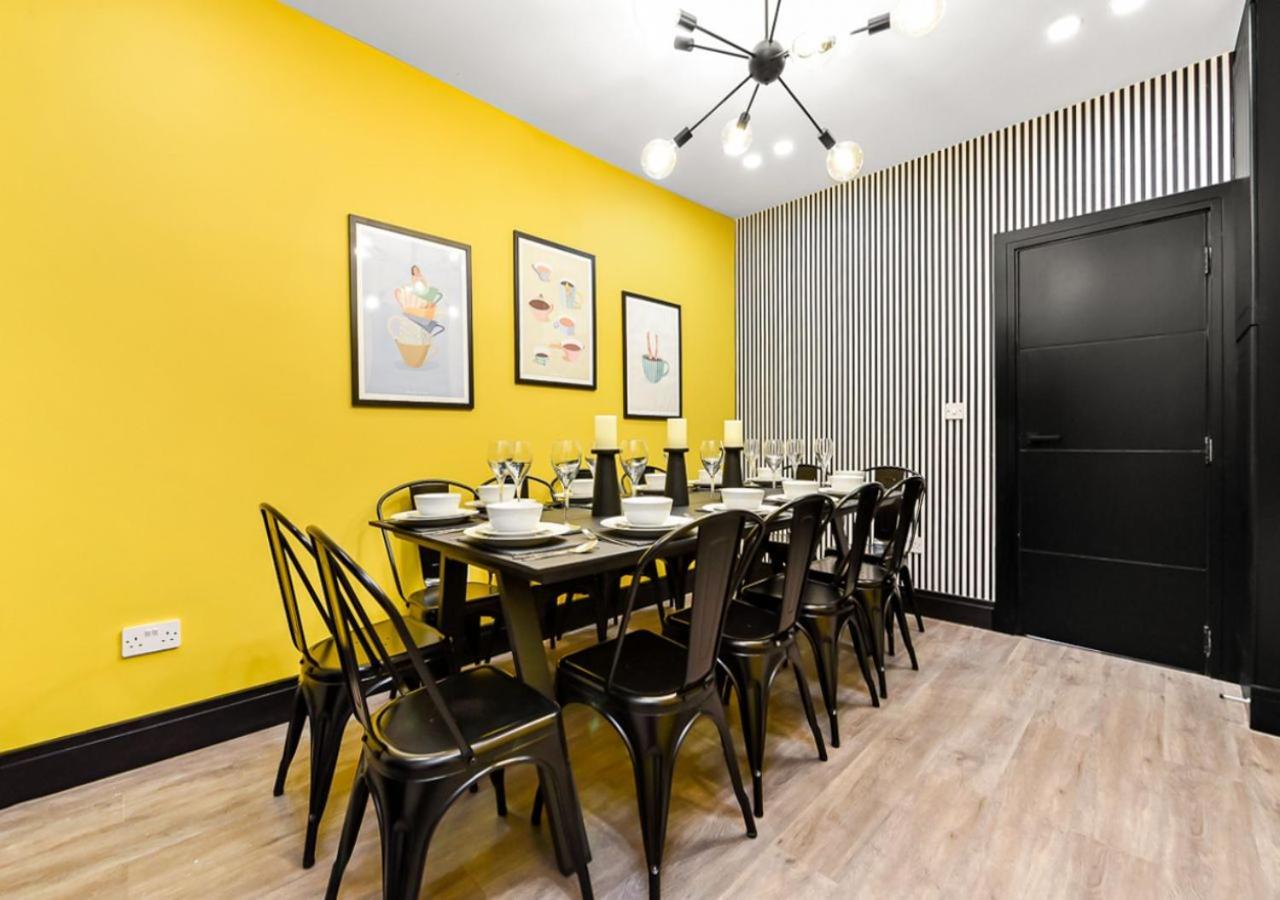 Bright & Colourful House - For A Large Groups Apartment