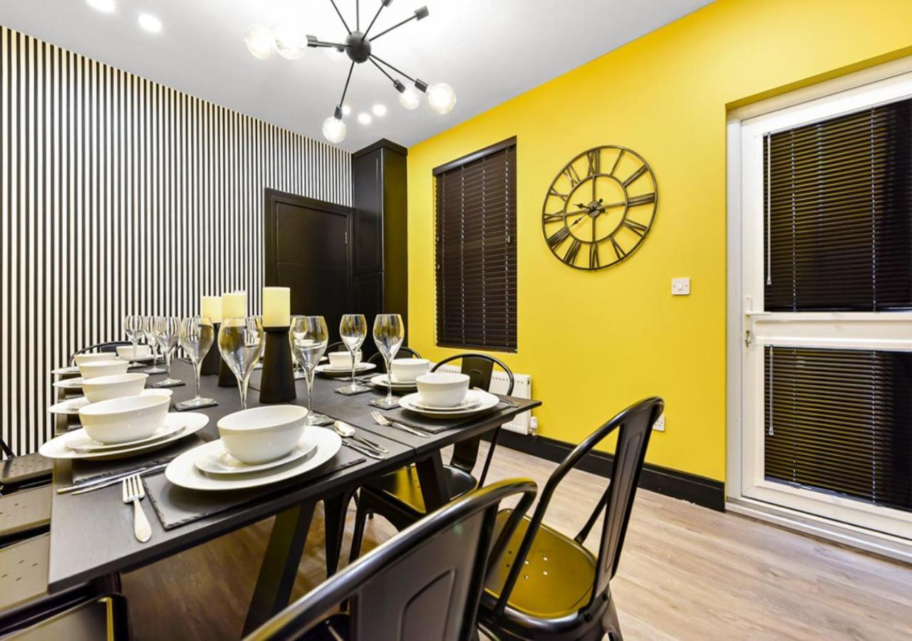 Bright & Colourful House - For A Large Groups Apartment