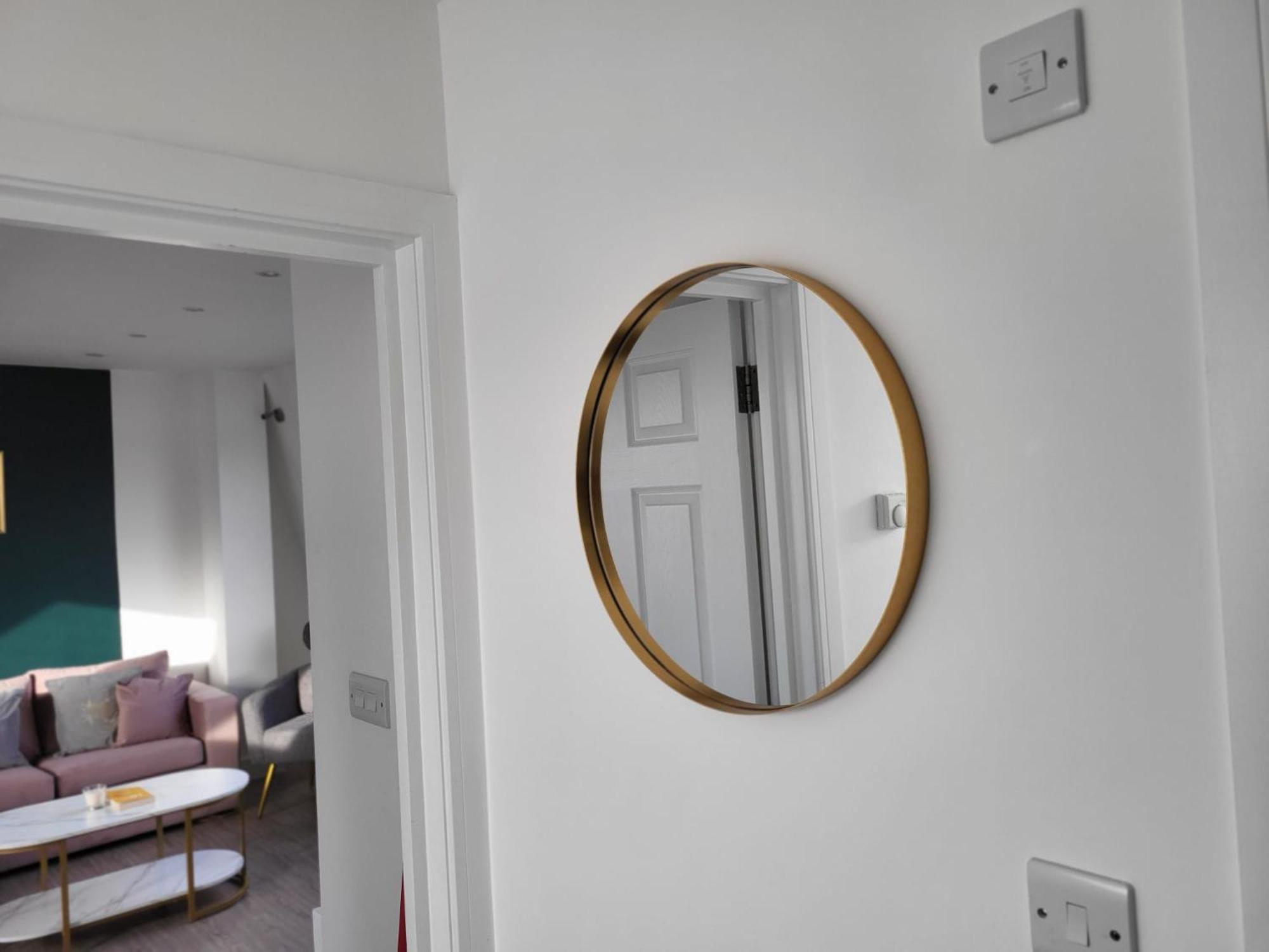 Apartamento 20 Mins To Central London, Stylish Sky Views 2 Bed