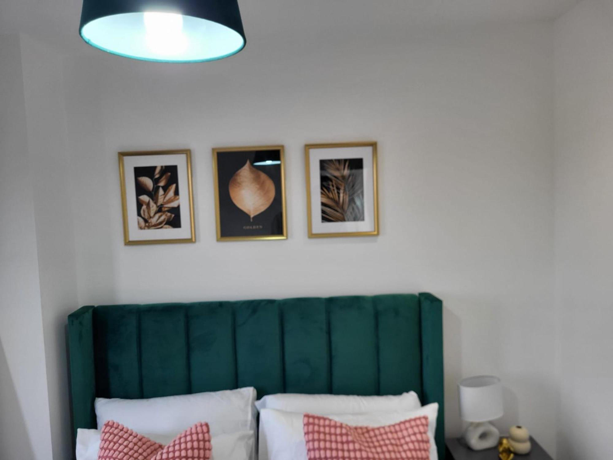 20 Mins To Central London, Stylish Sky Views 2 Bed Apartamento