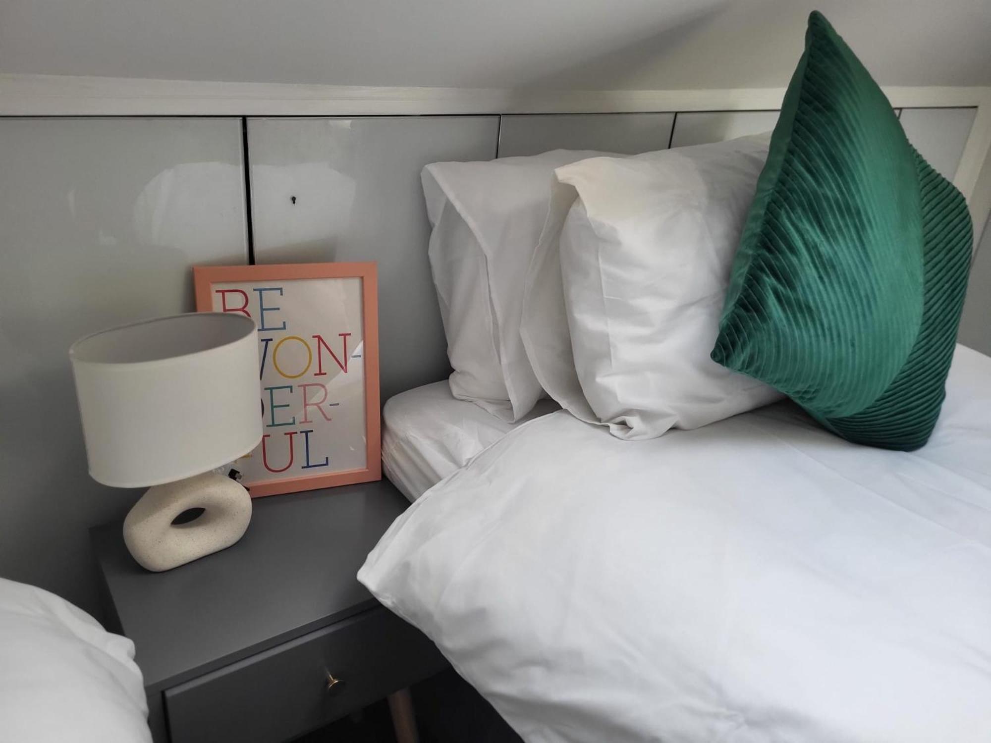 Apartamento 20 Mins To Central London, Stylish Sky Views 2 Bed