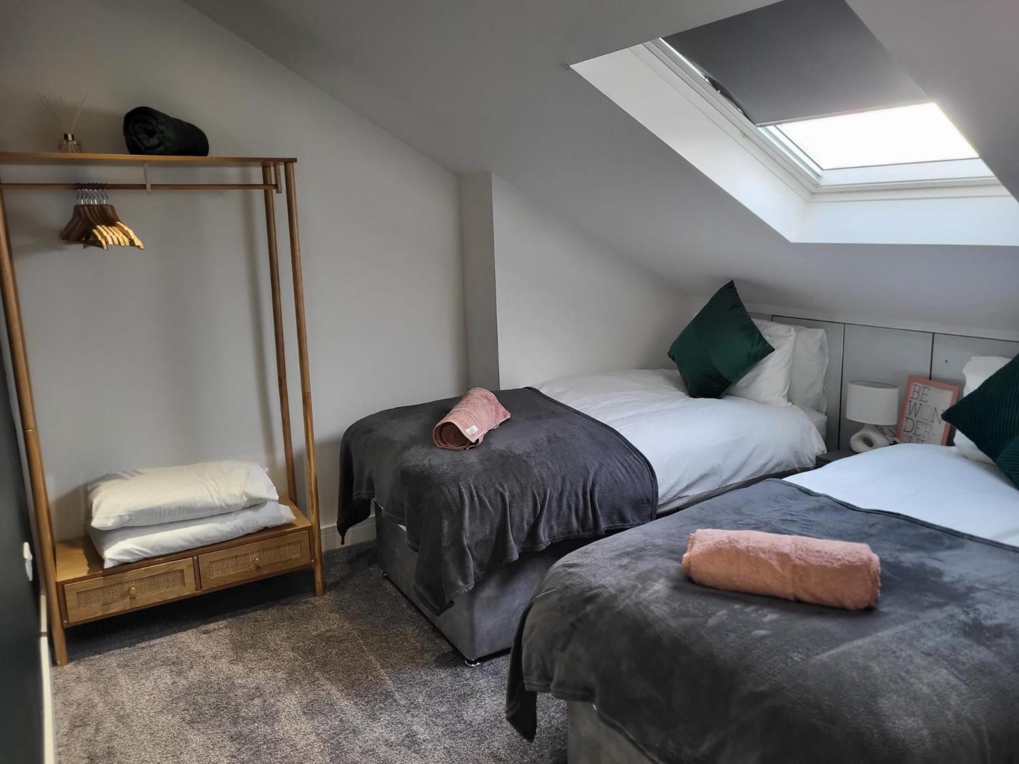 20 Mins To Central London, Stylish Sky Views 2 Bed Londres
