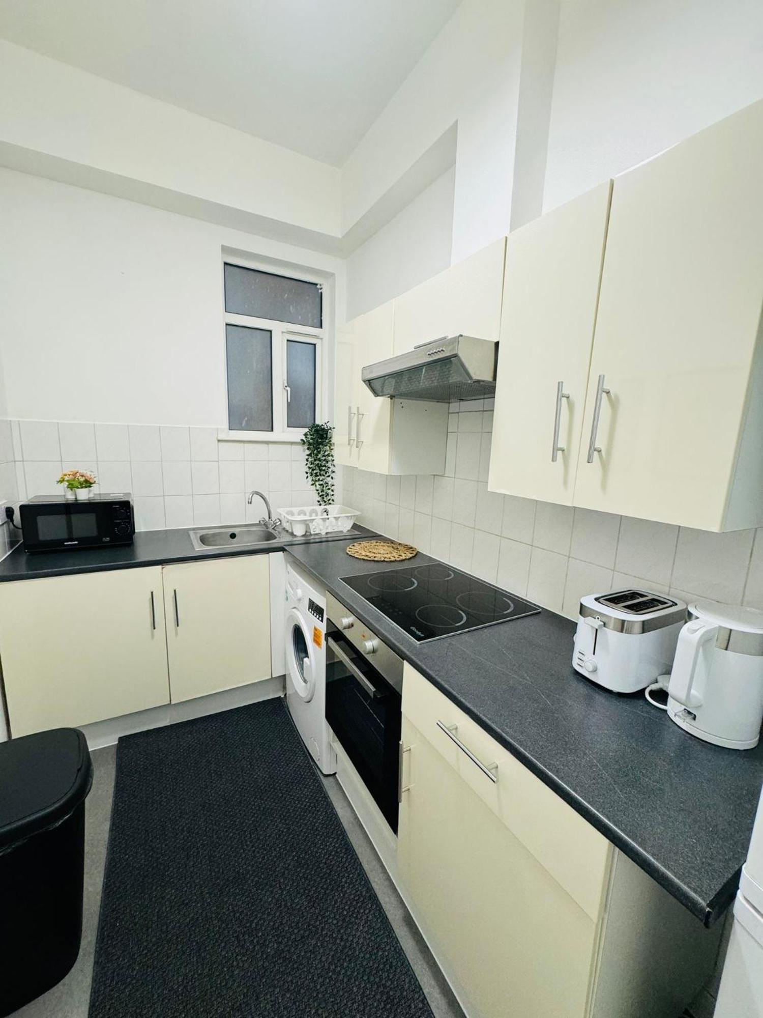 Jubilee 15 Minutes Homestay London