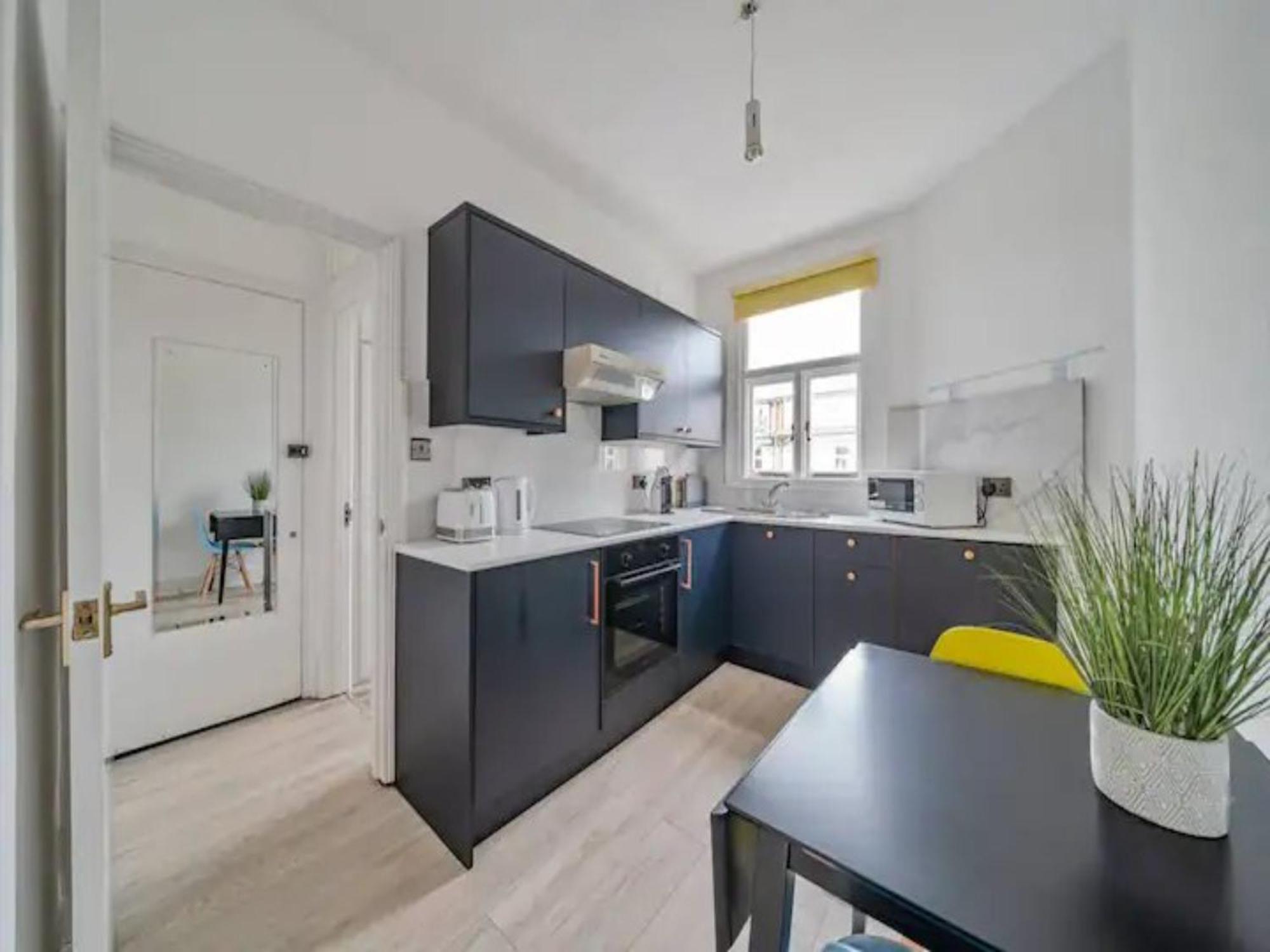 Cosy West Flat Discover & Live Pass The Keys Londres