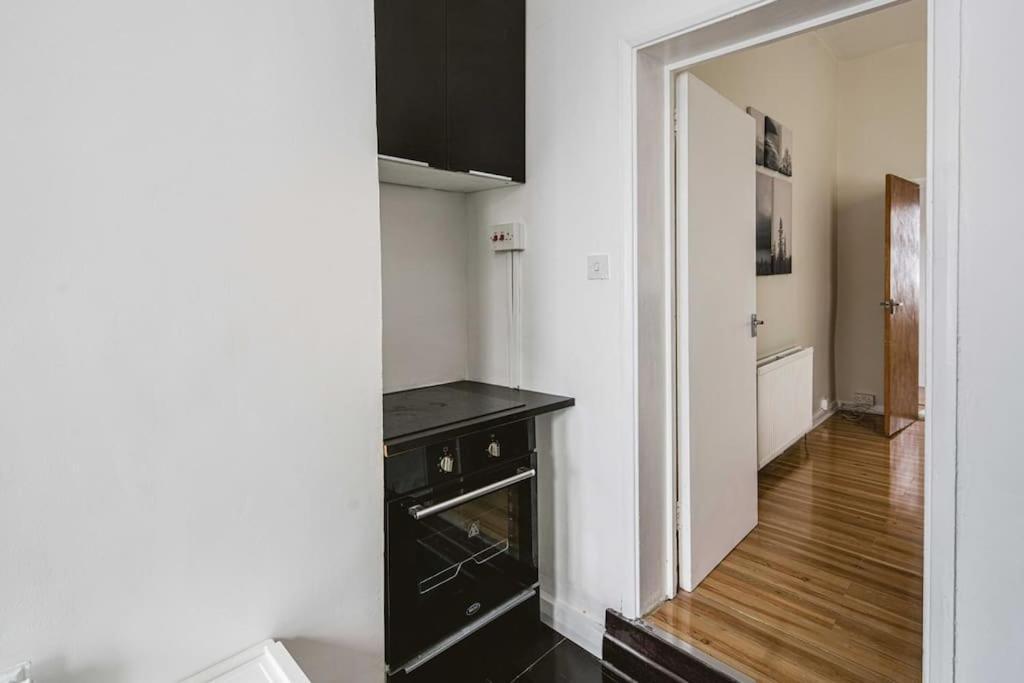 Super Stylish 1bd Flat With Garden In Leytonstone Apartamento