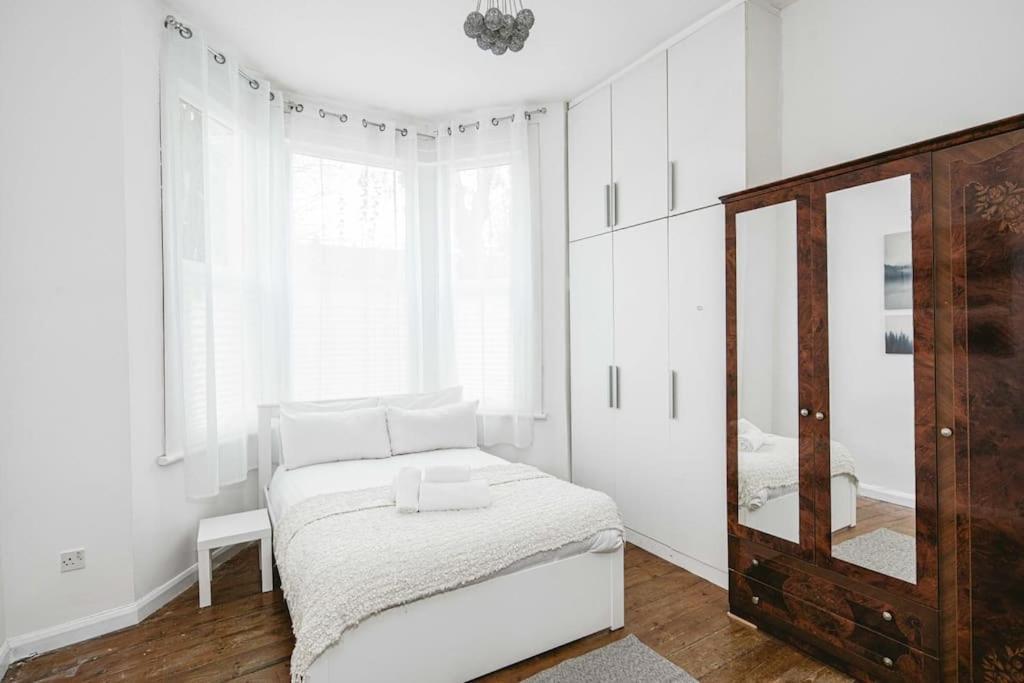 Super Stylish 1bd Flat With Garden In Leytonstone *