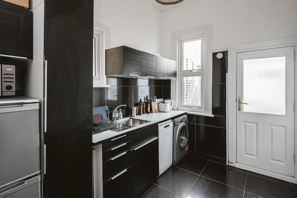 Super Stylish 1bd Flat With Garden In Leytonstone * Londres