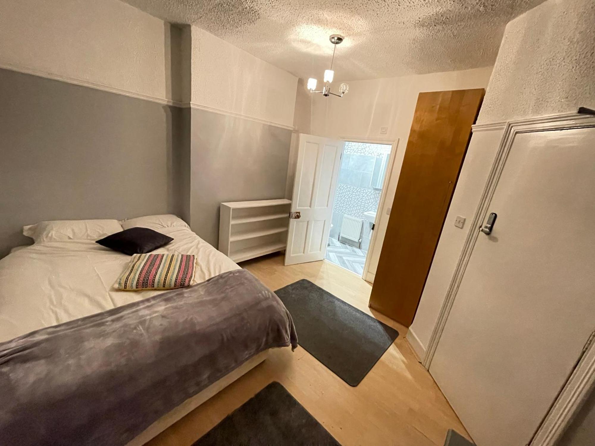 With Private Bathroom And Shared Kitchen Séjour chez l'habitant *