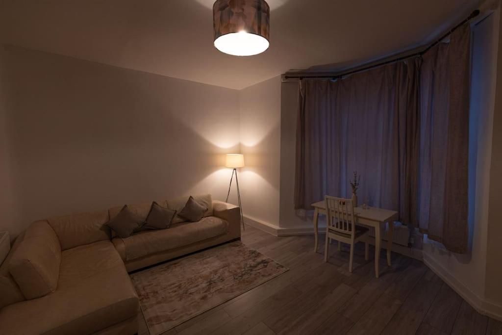 The Chelsea - 2 Bed Haven Apartment London