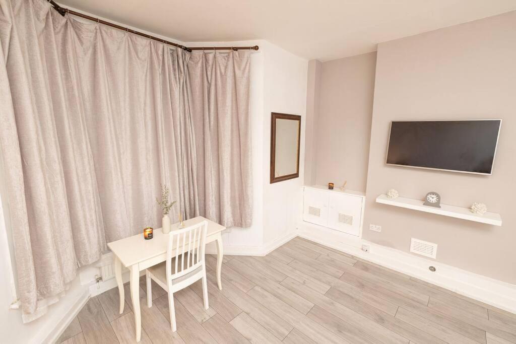 The Chelsea - 2 Bed Haven *