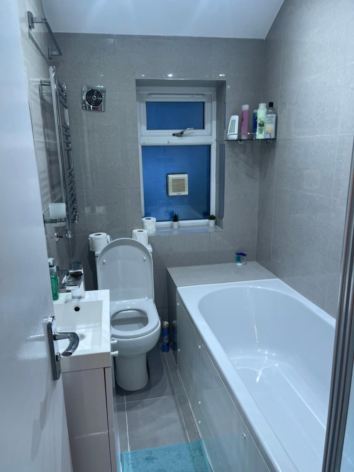 Tooting - Cosy 2 Bedroom House With Garden, 5 Mins Walk To Tube Station Holiday home