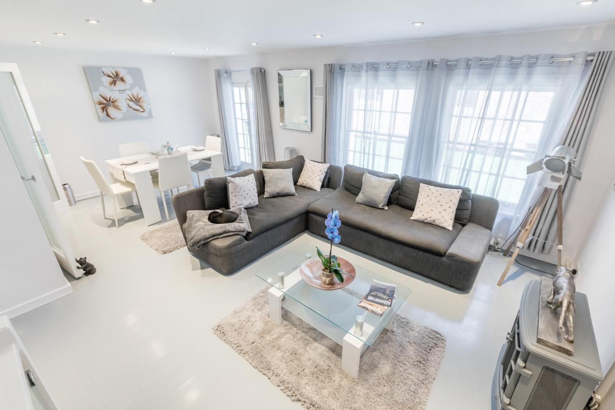 Comfortable 4 Bed Mews Town House Near Hyde Park