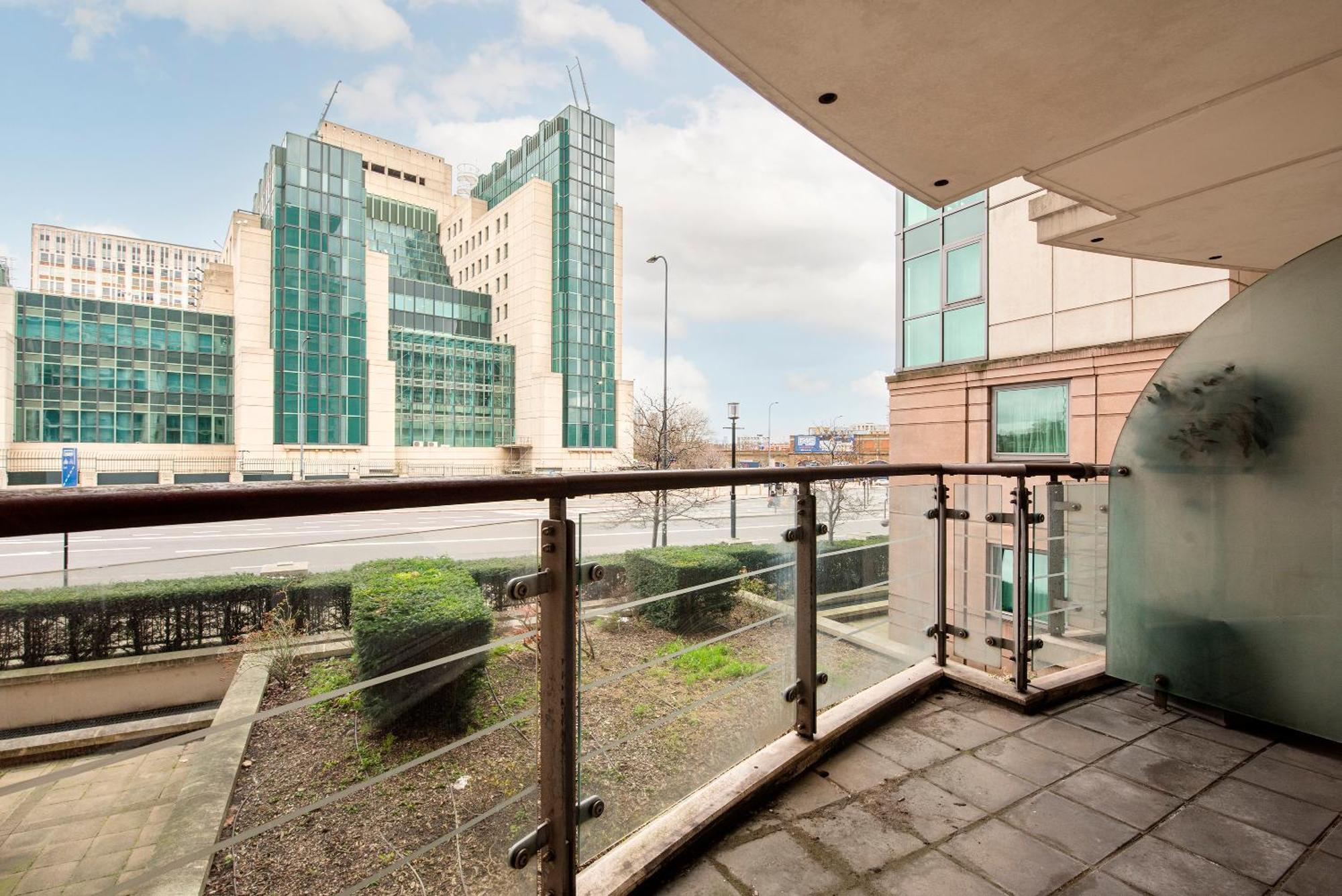 2 Bed 2 Bath Close To Big Ben London