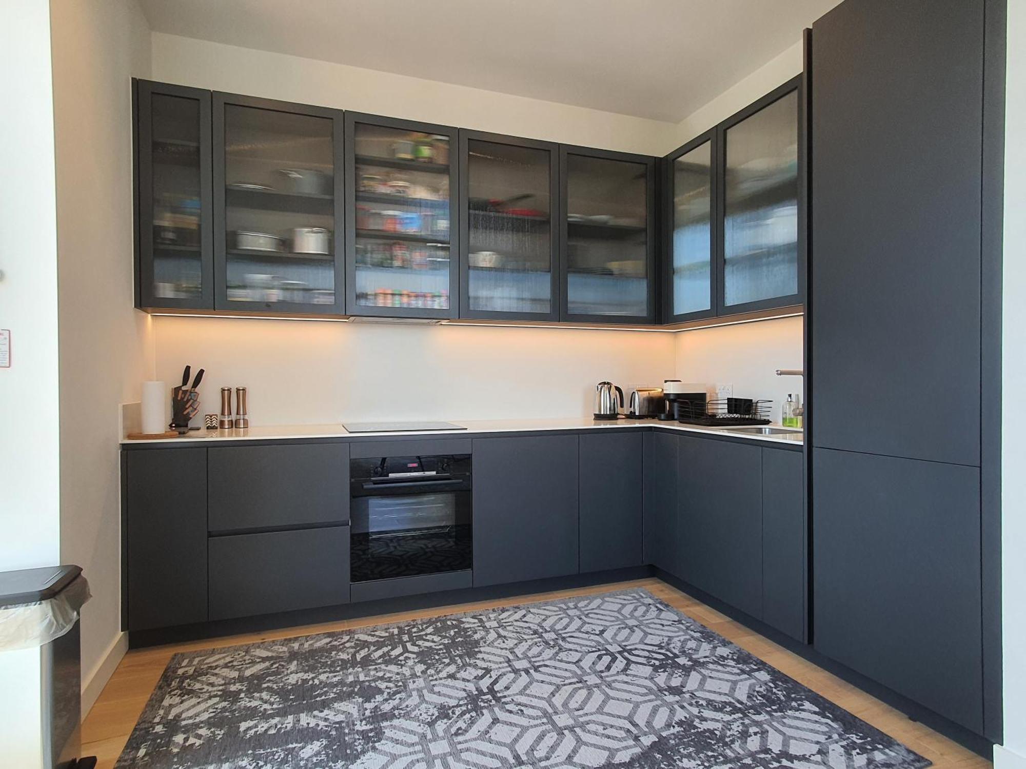 Hospedagem domiciliar Cozy With Private Bathroom In Luxurious Flat