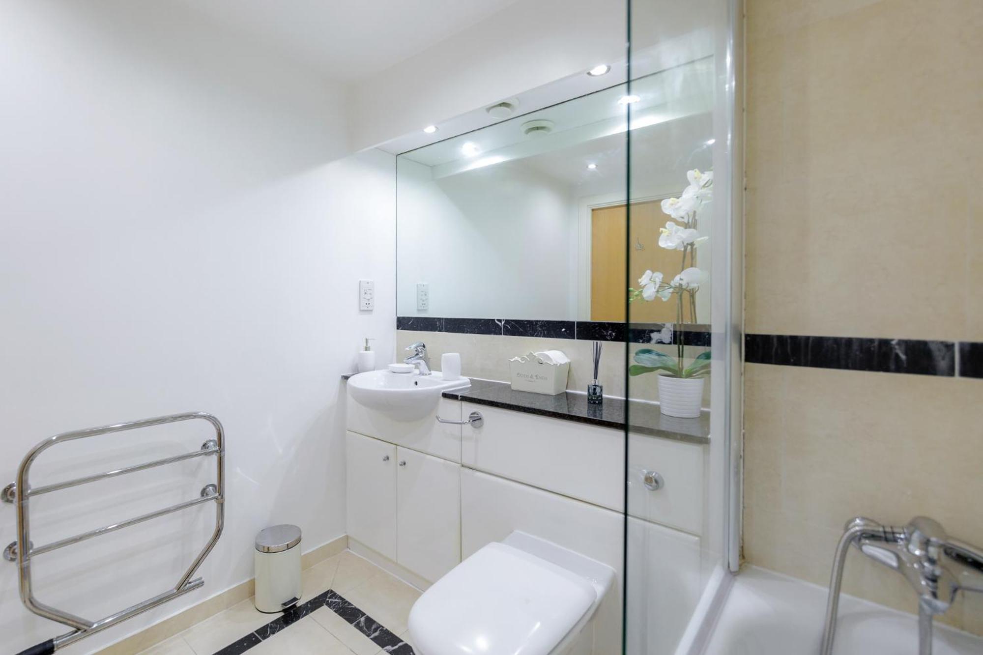 Appartement 2&3 Bedrooms Near Excel - Modern Spacious For Larger Groups *