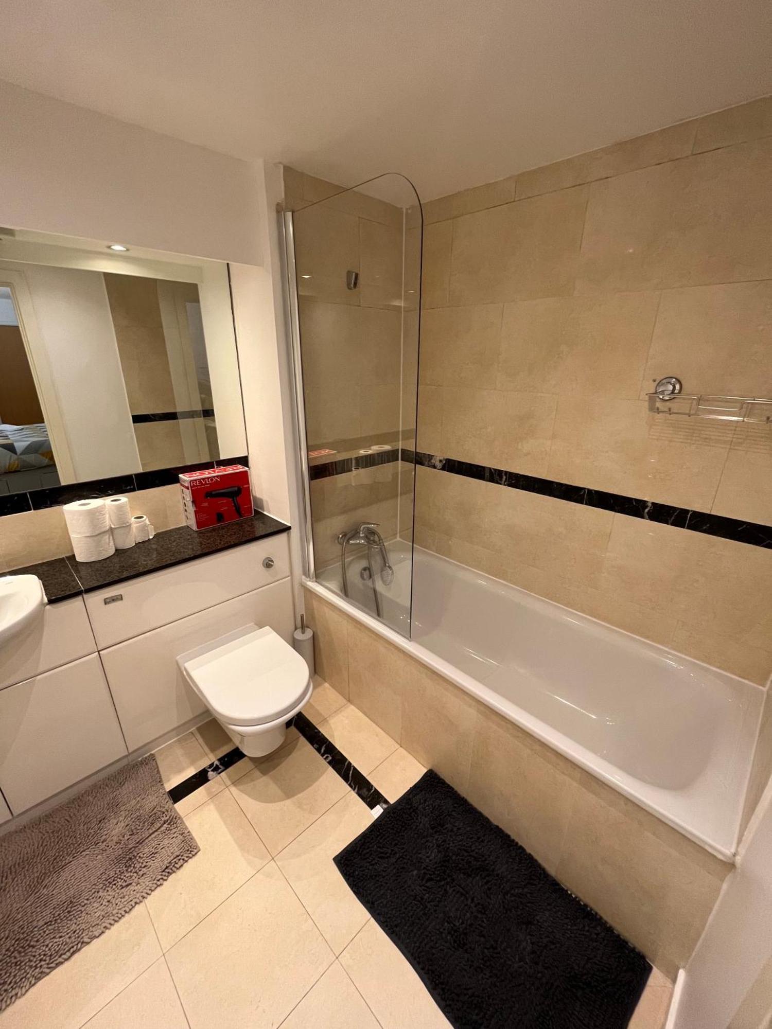Guest house Ensuite In Royal Victoria Excel O2 Arena