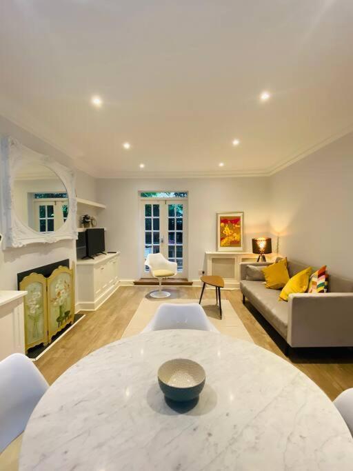 Beautiful 2 Bed/ 2 Bath Notting Hill Garden Flat Appartement