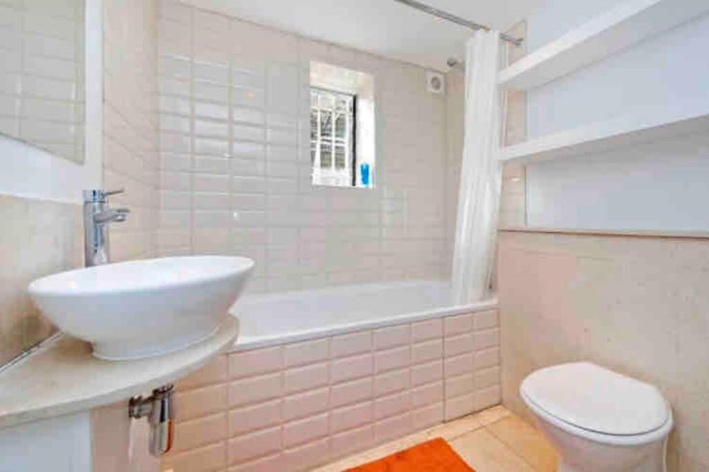 Beautiful 2 Bed/ 2 Bath Notting Hill Garden Flat Apartamento