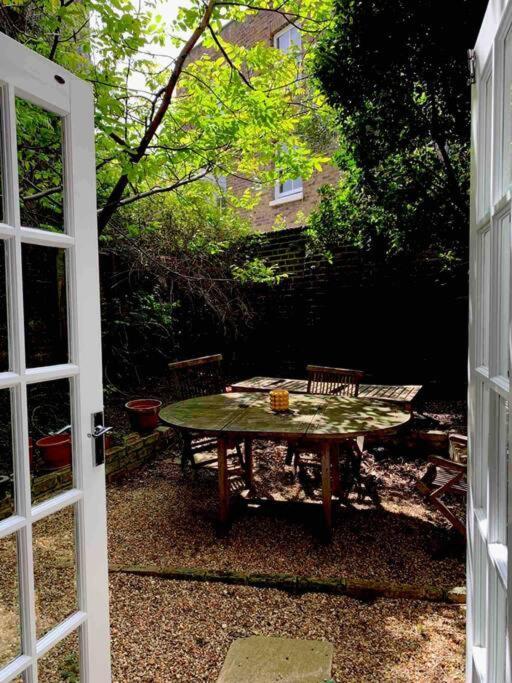 Beautiful 2 Bed/ 2 Bath Notting Hill Garden Flat