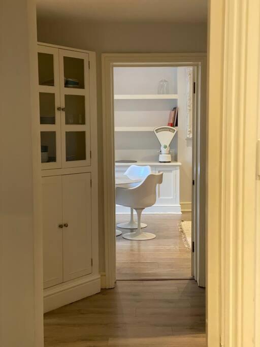 Beautiful 2 Bed/ 2 Bath Notting Hill Garden Flat Appartement