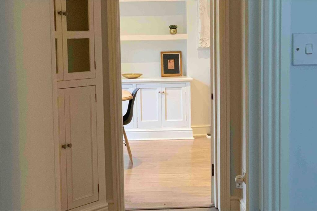 Beautiful 2 Bed/ 2 Bath Notting Hill Garden Flat * Londres