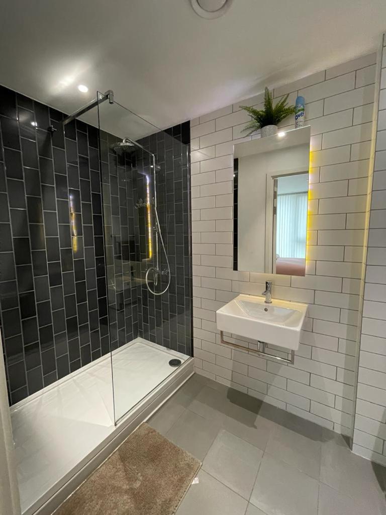 2bed Royal Wharf