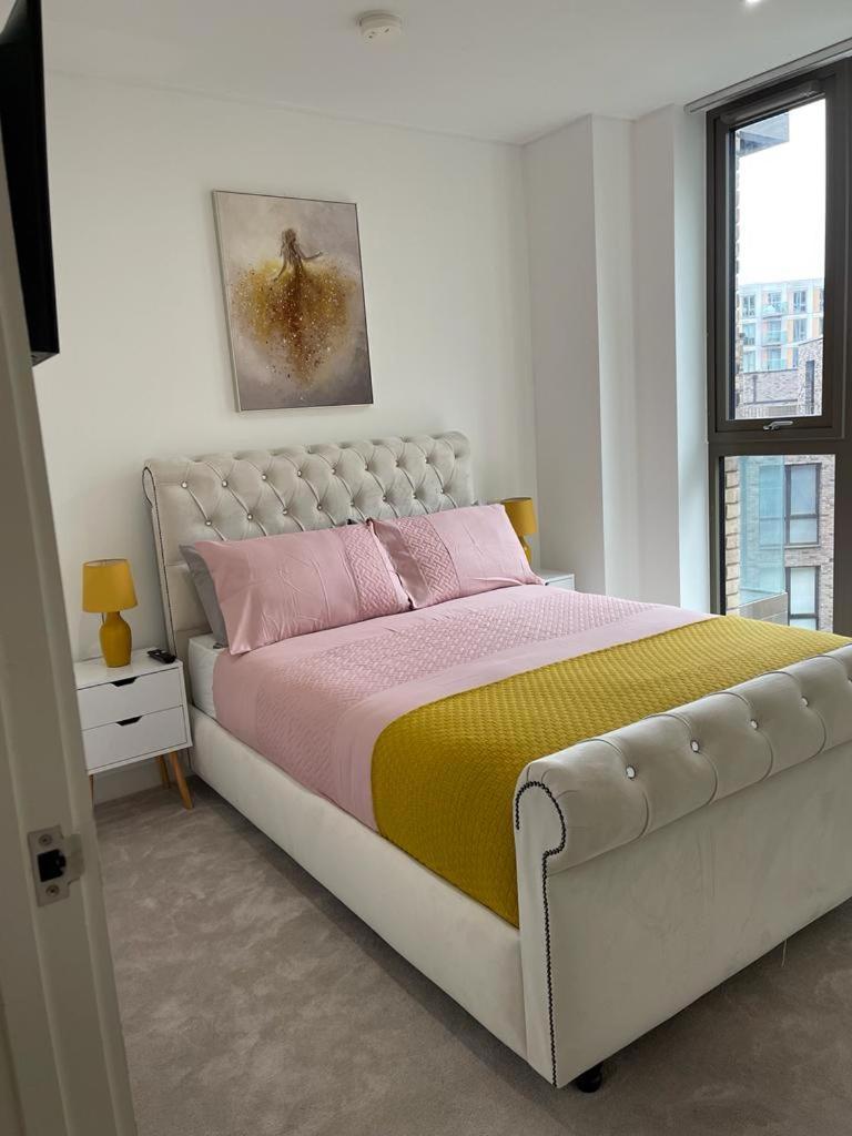 2bed Royal Wharf