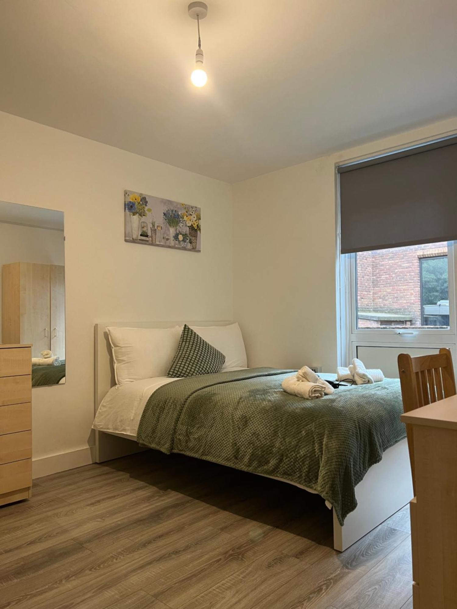 Lovely Triple And Quadruple In Euston & Square In Londres