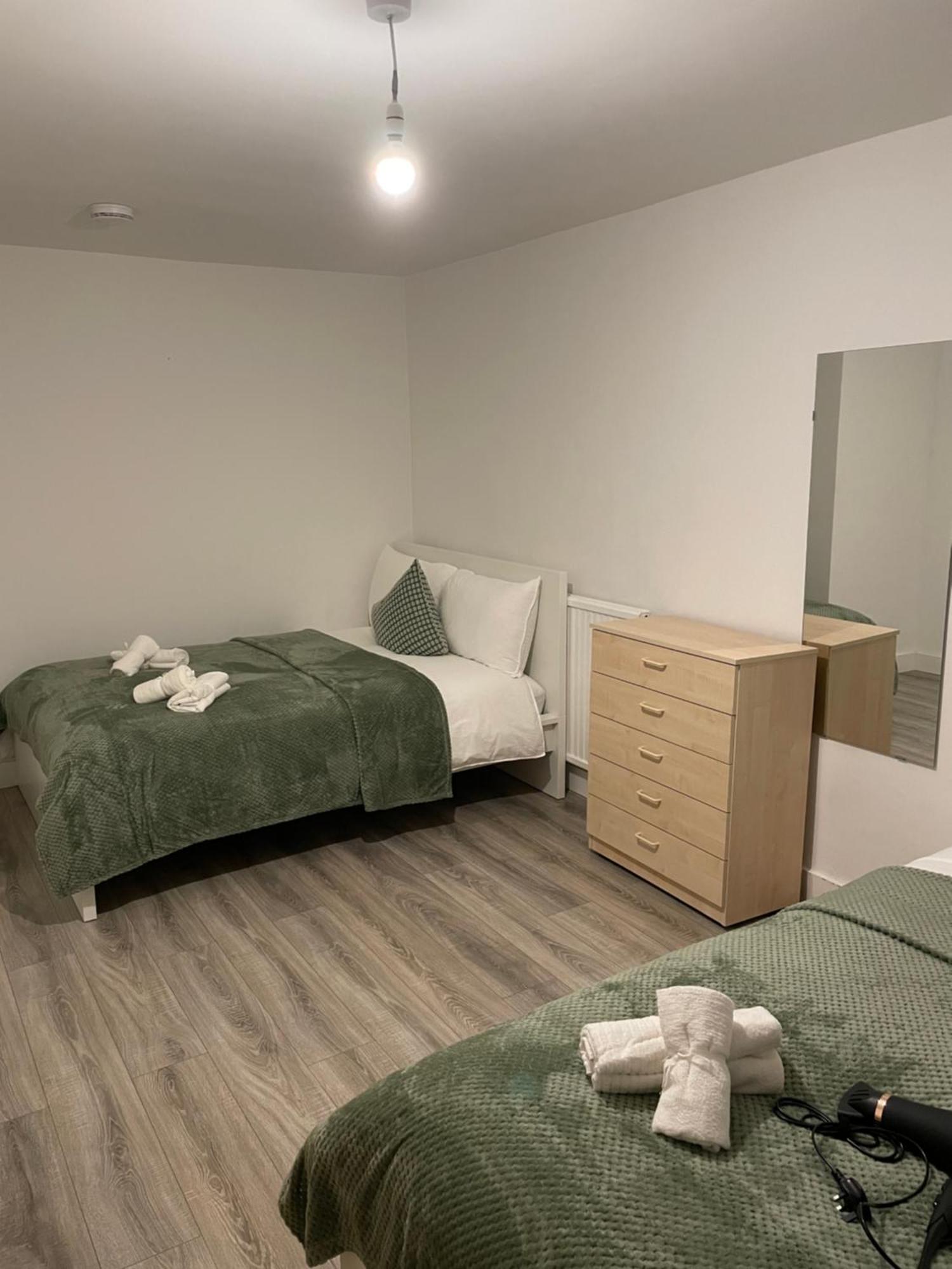 Lovely Triple And Quadruple In Euston & Square In * Londres