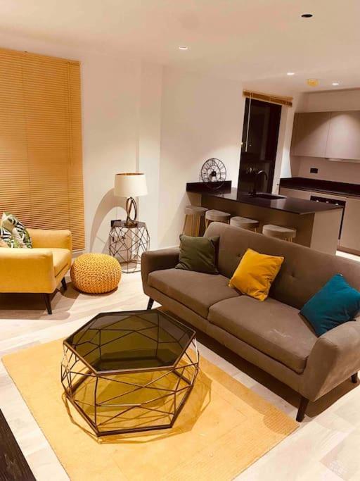 Apartamento Spacious 3 Bed With Terrace Londres
