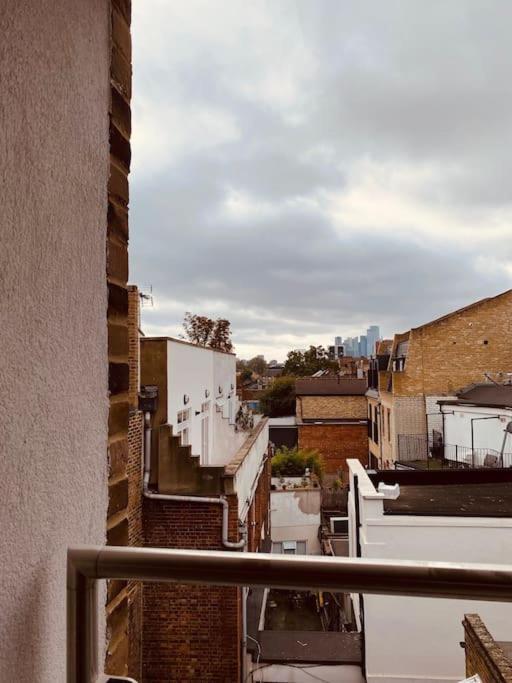 Spacious 3 Bed With Terrace Londres