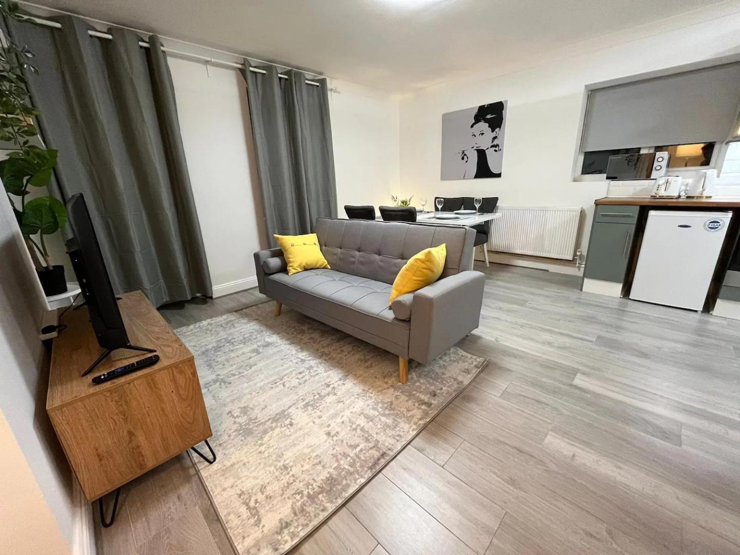 Contemporary Style In The Heart Of Apartamento Londres