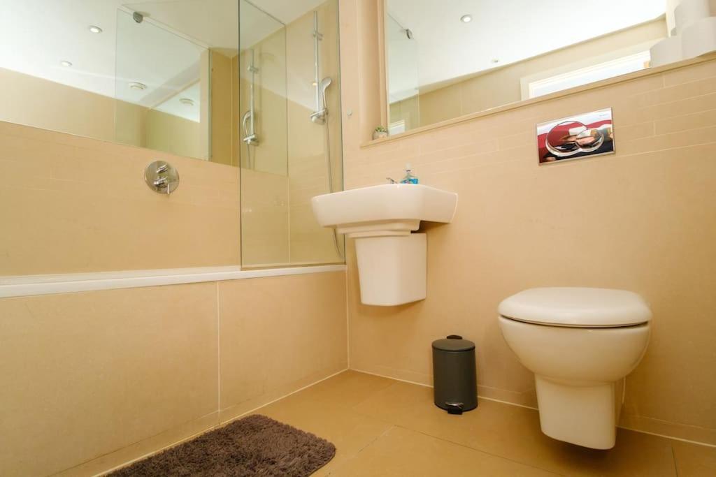 Apartment Modern 2 Bed Flat In East