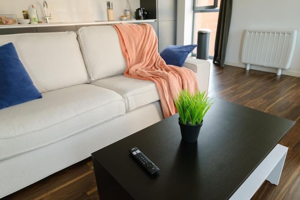 Apartment Modern 2 Bed Flat In East *