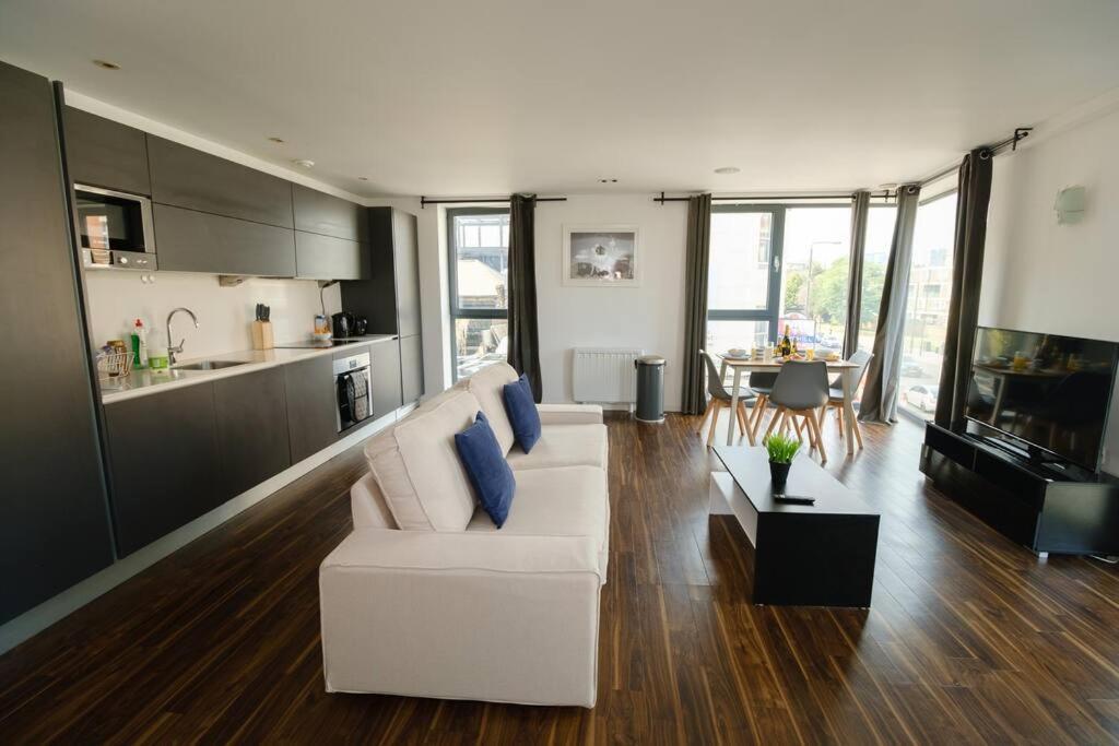 Modern 2 Bed Flat In East London